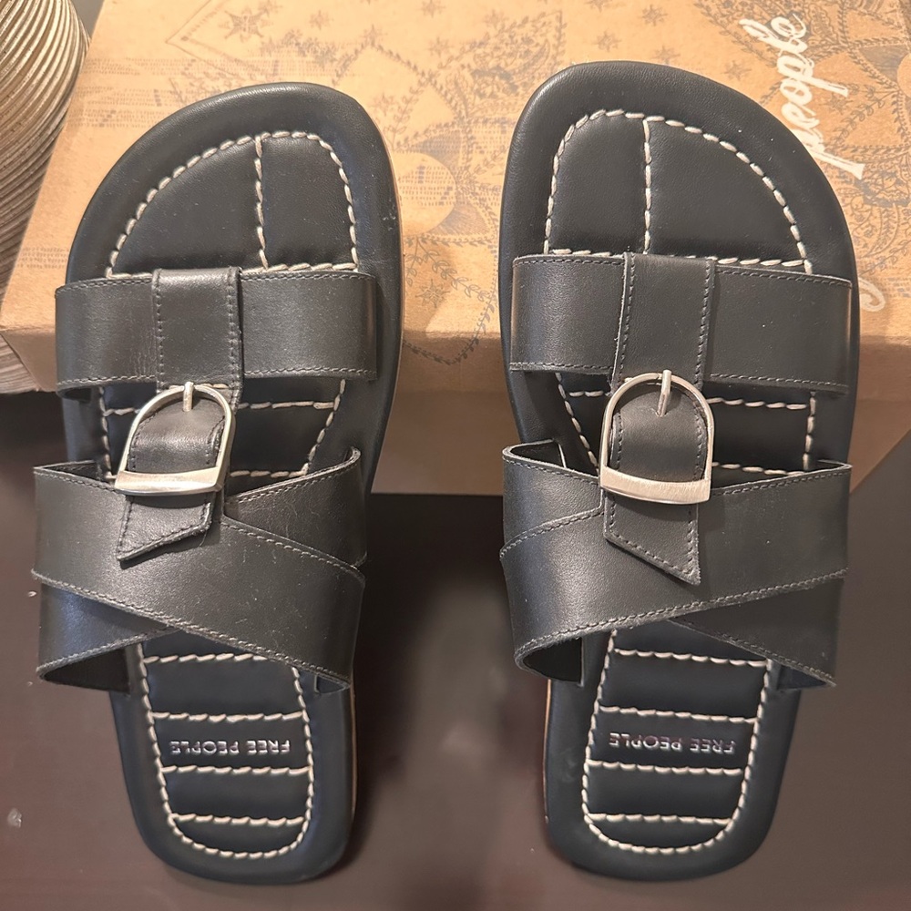 FREE PEOPLE - Sloan Buckle - Black Leather Sandals w/ Silver buckle Size 8.5 NIB